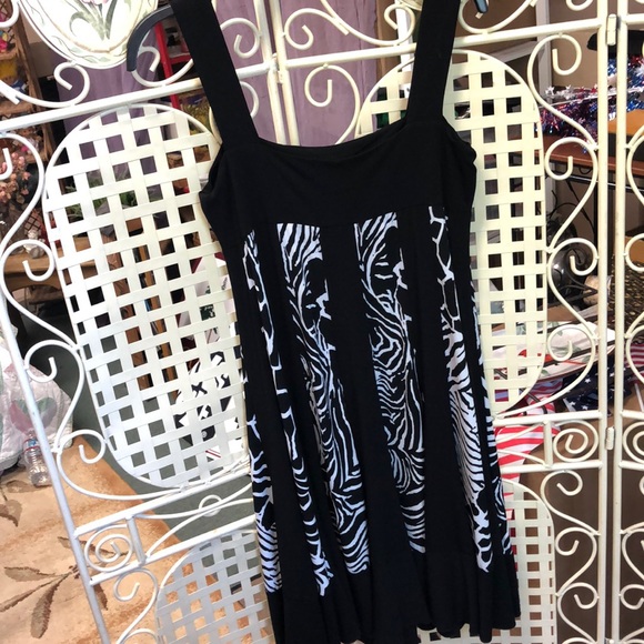 Pattern Dress - Picture 2 of 2